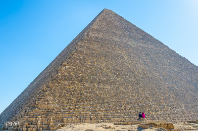 Pilart references Pyramid Egypt couple